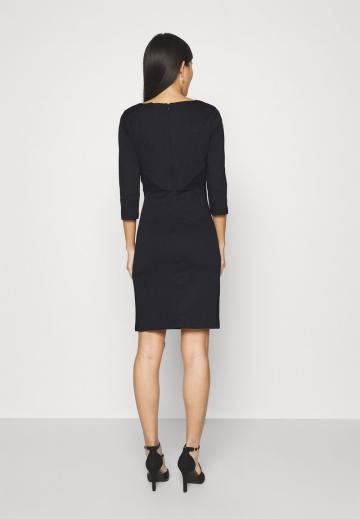 Платье футляр