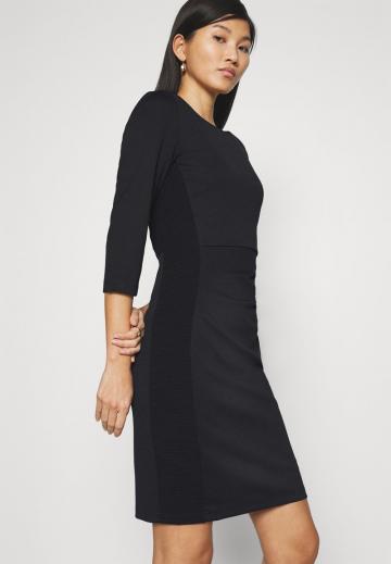 Платье футляр