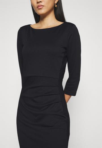 Платье футляр