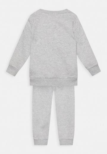 Набор одежды