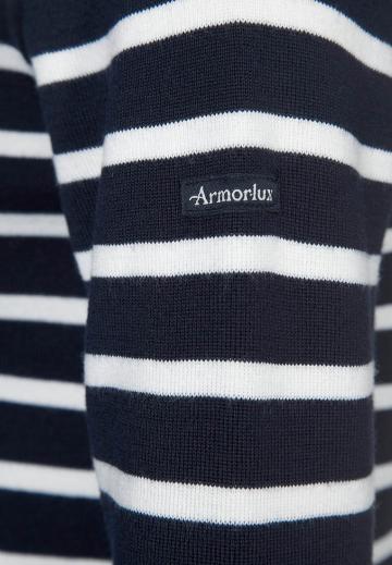 Пуловер в полоску