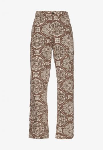 Брюки с накладными карманами