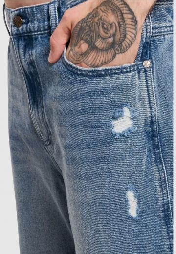 Прямые джинсы