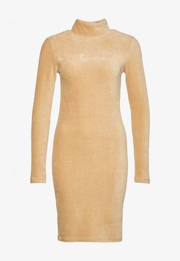 Платье футляр