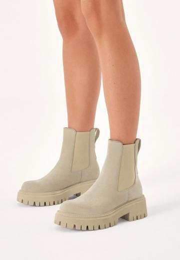 Полусапожки на высоком каблуке