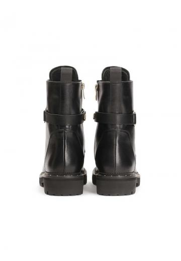 Ботинки на шнуровке