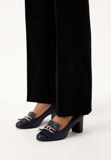 Туфли с высоким носом