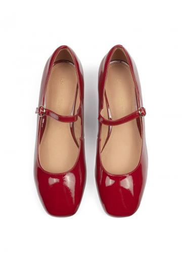 Туфли с ремешком