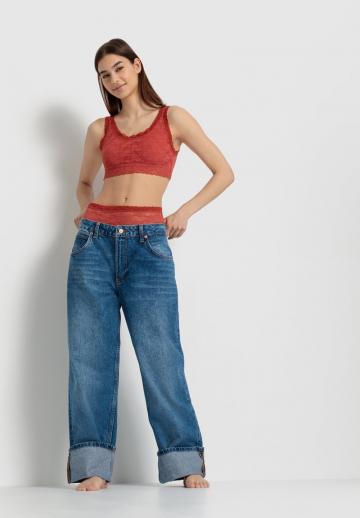 Трусы на бедрах