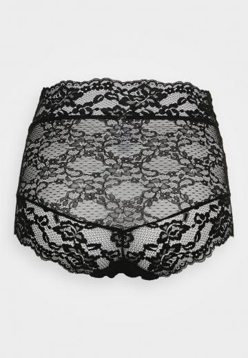 Трусы на бедрах