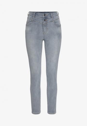 Короткие джинсы