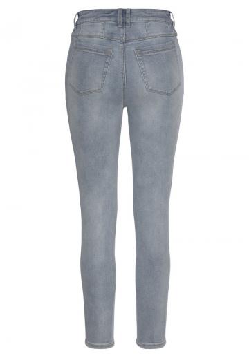 Короткие джинсы