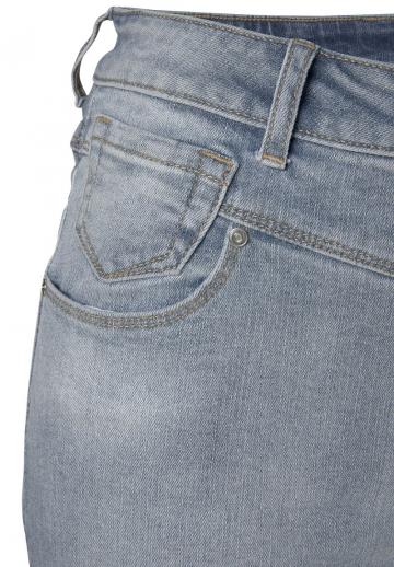 Короткие джинсы