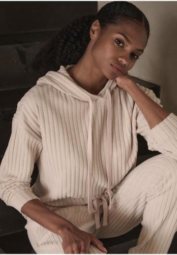 Пуловер с капюшоном