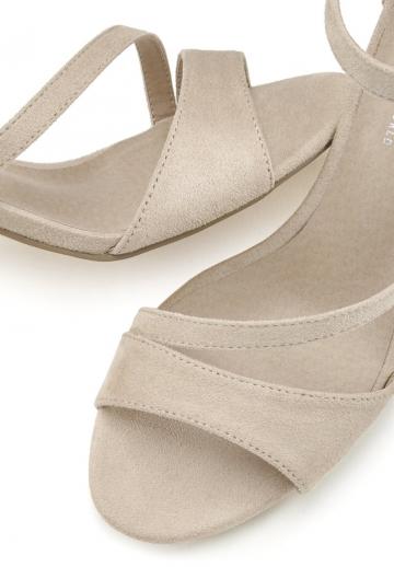 Туфли с ремешком