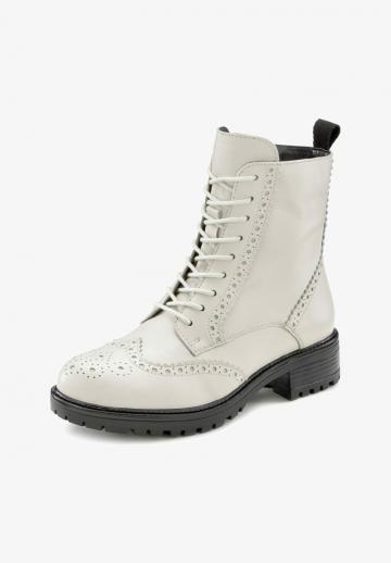 Ботинки на шнуровке