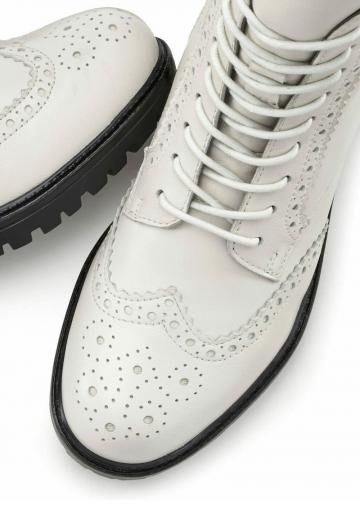 Ботинки на шнуровке