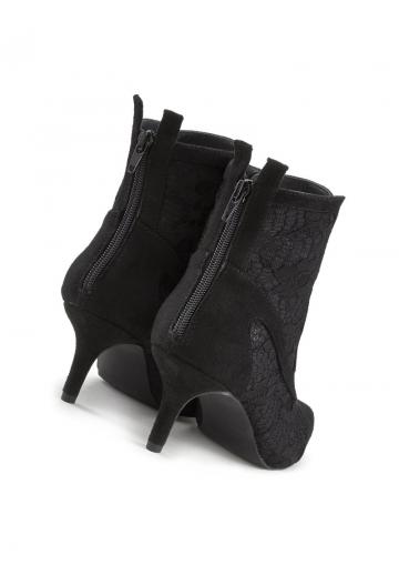 Ботинки на шнуровке