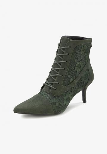 Ботинки на шнуровке