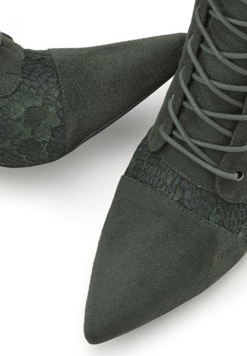 Ботинки на шнуровке