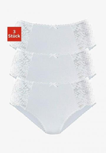 Трусы на бедрах