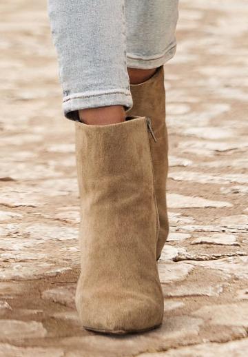 Полусапожки на высоком каблуке