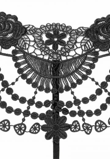 Трусы на бедрах