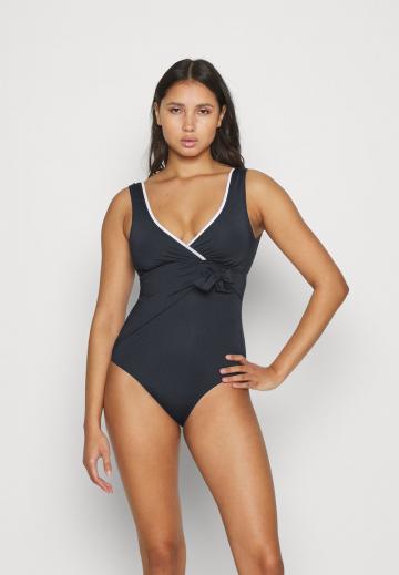 Слитный купальник