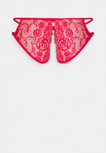 Трусы на бедрах