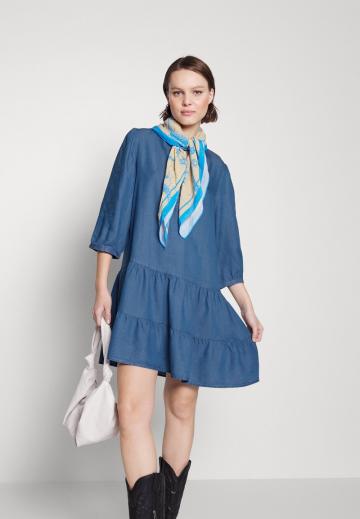 Короткое платье