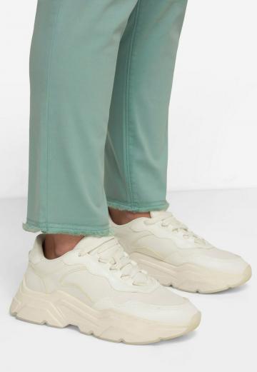 Короткие джинсы