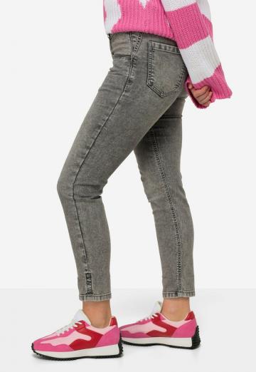 Короткие джинсы