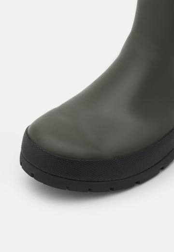 Резиновые сапоги