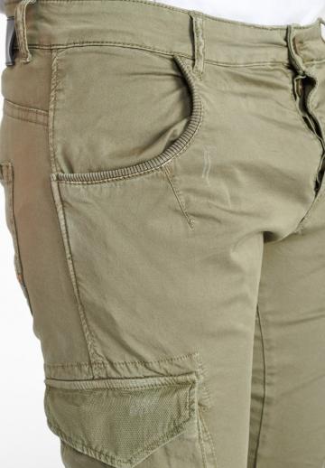 Брюки с накладными карманами