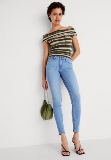 Прямые джинсы