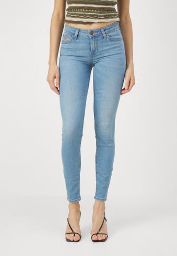 Прямые джинсы