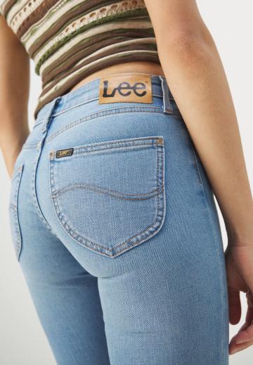 Прямые джинсы