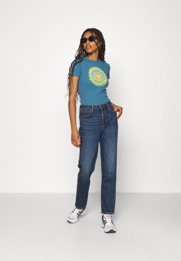 Прямые джинсы