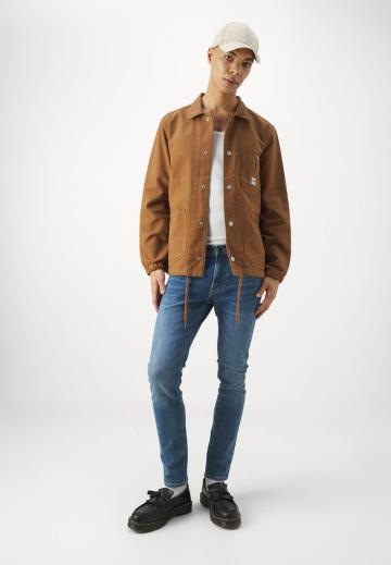 Узкие джинсы