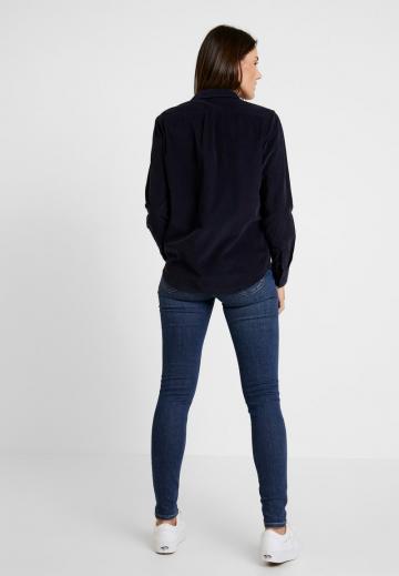 Узкие джинсы