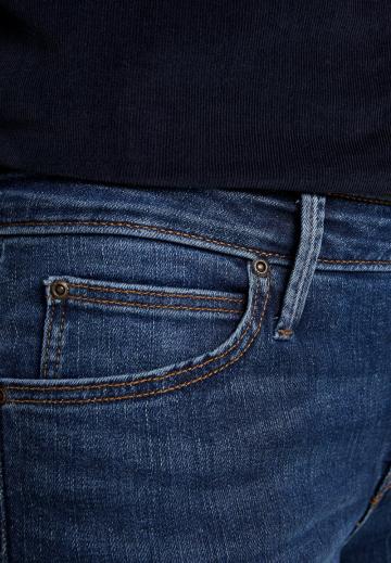 Узкие джинсы