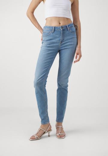Узкие джинсы