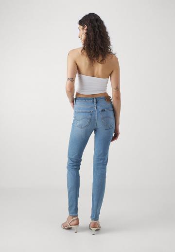 Узкие джинсы