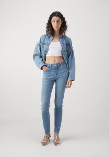 Узкие джинсы