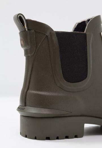 Резиновые сапоги