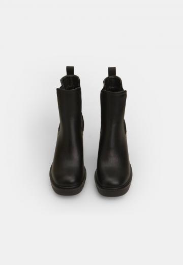 Полусапожки на высоком каблуке