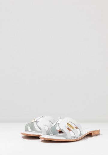 Босоножки на каблуке