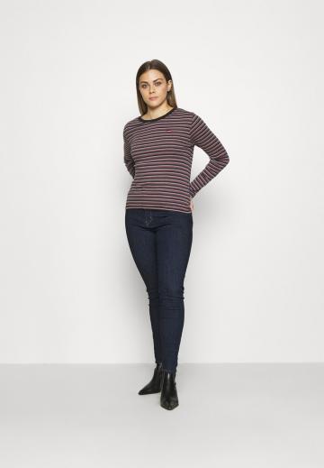 Узкие джинсы