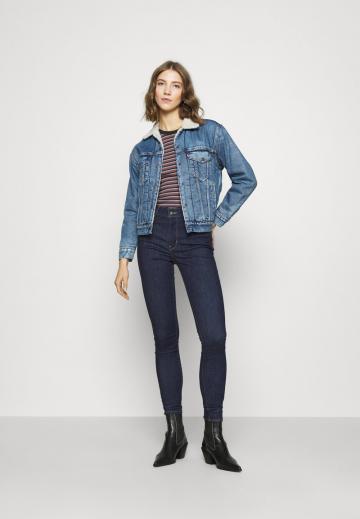 Узкие джинсы