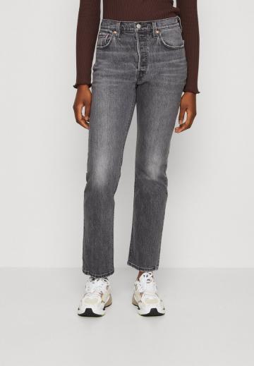 Прямые джинсы
